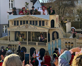 101_87 Lachröschen der Zuggeminschaft Klaa Paris